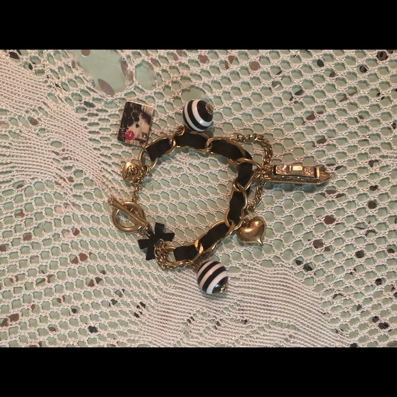 Vintage Betsey Johnson “Take Me Away” Bracelet - Picture 3 of 6